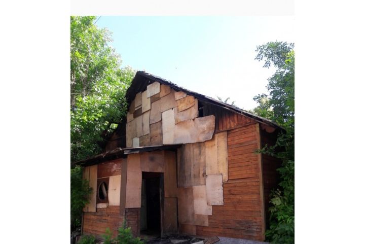 Великолучане просят губернатора разобраться с бараком (ФОТО)