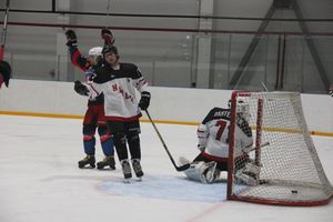 Два зоккейных матча прошли в Великих Луках в рамках Чемпионата города (ФОТО)