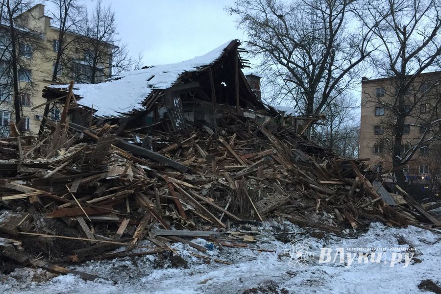 В Великих Луках сносят бараки (ФОТО)