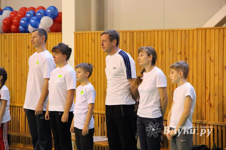 Великолучане одержали победу в зональном этапе «Папа, мама, я – спортивная семья» (ФОТО)