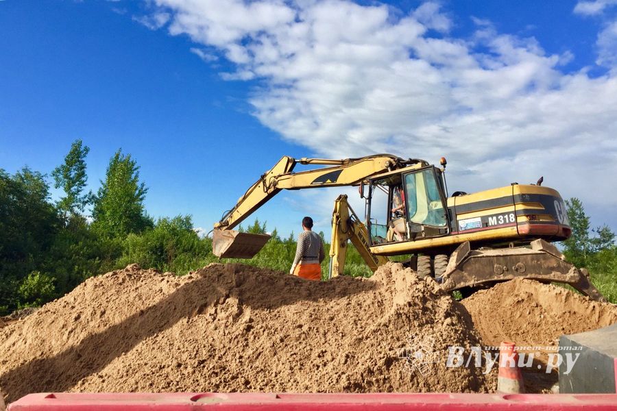 Фотофакт: Федеральную трассу М9 ремонтируют