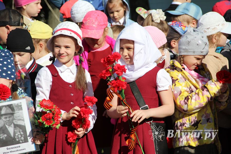 Юные великолучане почтили память бойцов Великой войны (ФОТО)