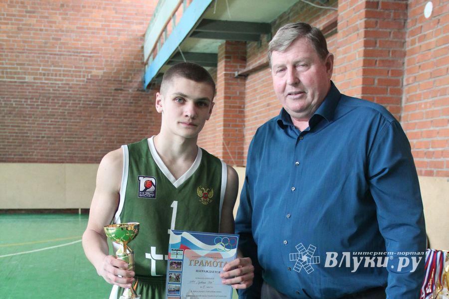 Великолучане завоевали золото финальных соревнований по баскетюолу 11-й областной Спартакиады (ФОТО)