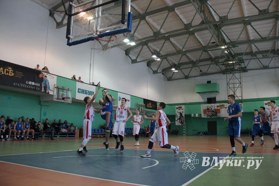 В Великих Луках завершился Международный турнир по баскетболу (ФОТО)