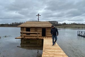 Часовню-купель в память о погибших великолукских паломниках освятили в Изборске