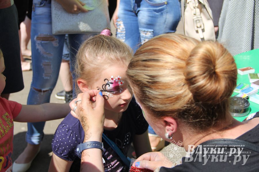 День защиты детей отпраздновали В Великих Луках (фото)