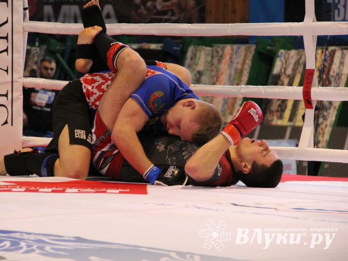 Открытый кубок по смешанному боевому единоборству ММА прошел в Великих Луках (ФОТО)