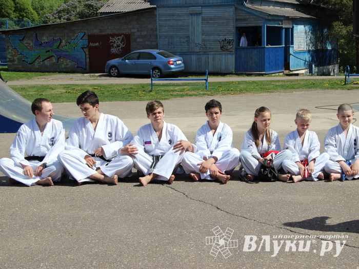 Спецназ «разгромил» на Дятлинке «банду»