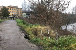 Провал на набережной Великих Лук укрепят (ФОТО)