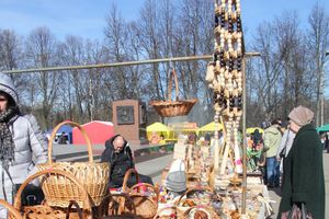Универсальная торговая ярмарка «Весна-2015» прошла в Великих Луках (фото)