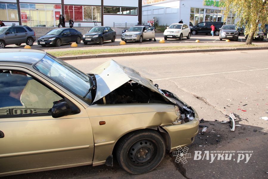 Пр-т Октябрьский не поделили великолучанин и пскович (ФОТО)