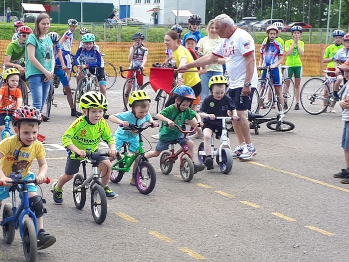 В Великих Луках прошел велопарад (ФОТО)
