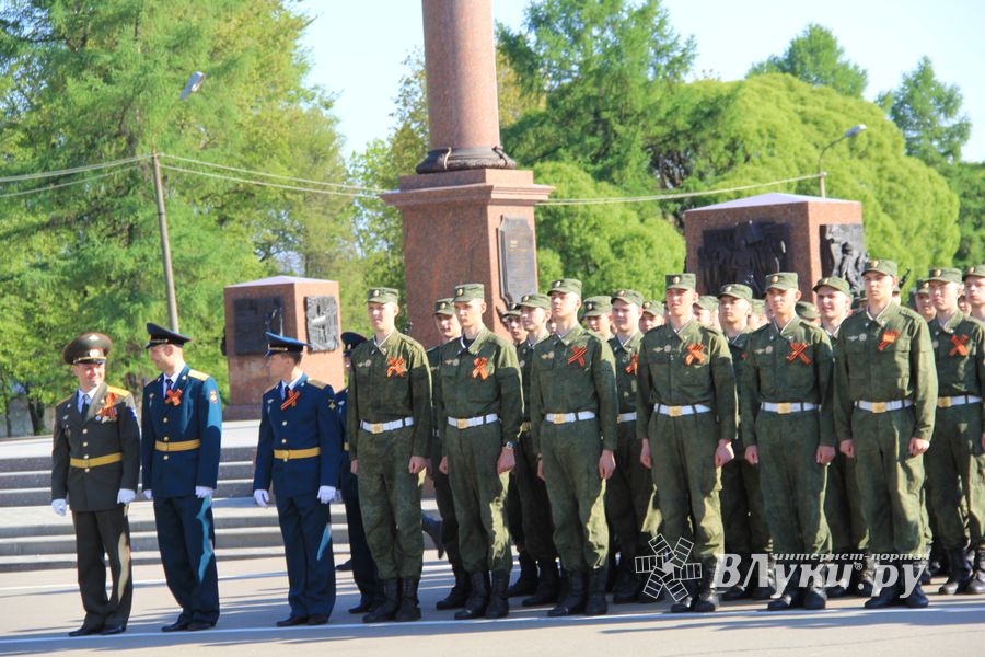 Великие Луки отмечают День Победы