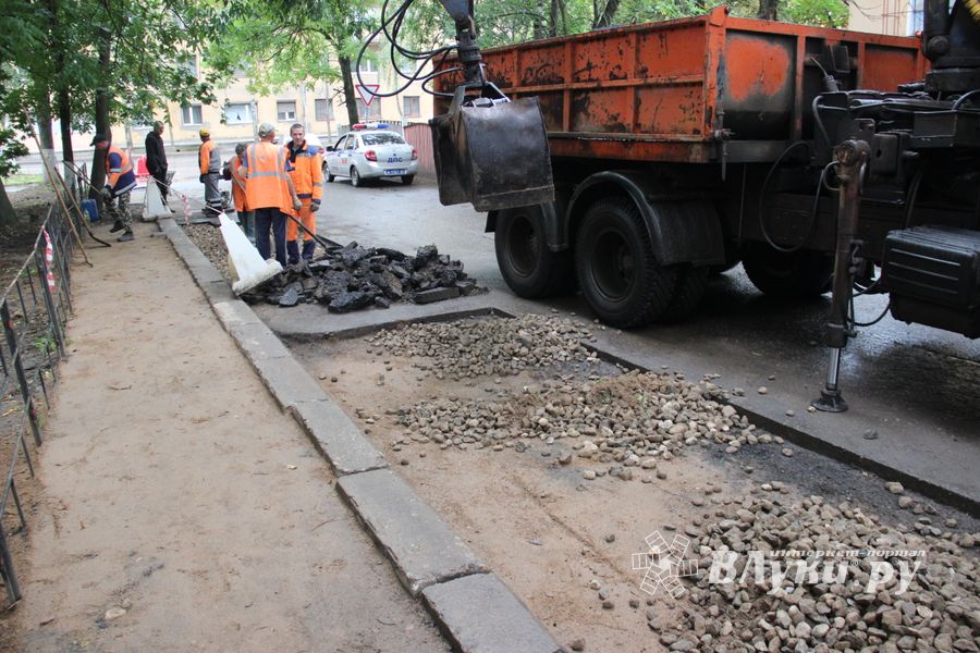Дорожные работы на улицах Великих Лук (ФОТО)