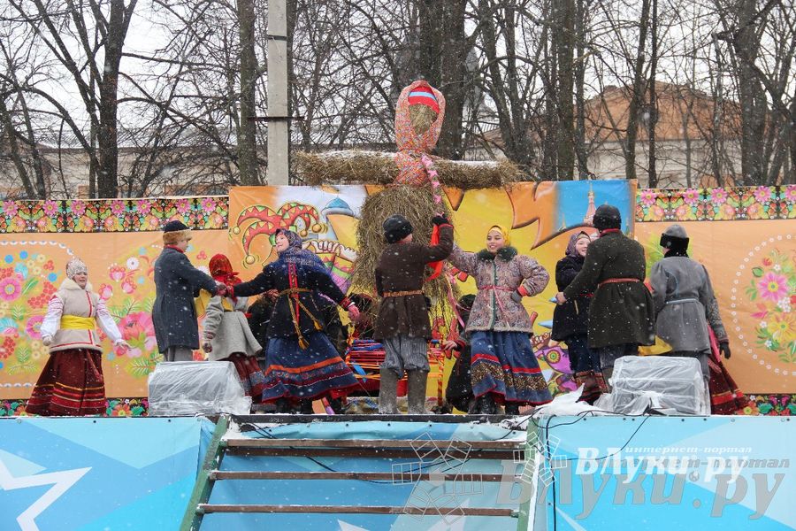 В Великих Луках встретили Масленицу