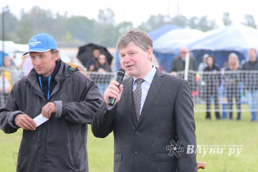 В Великих Луках проходит 7-й Фестиваль авиамодельного спорта (ФОТО)