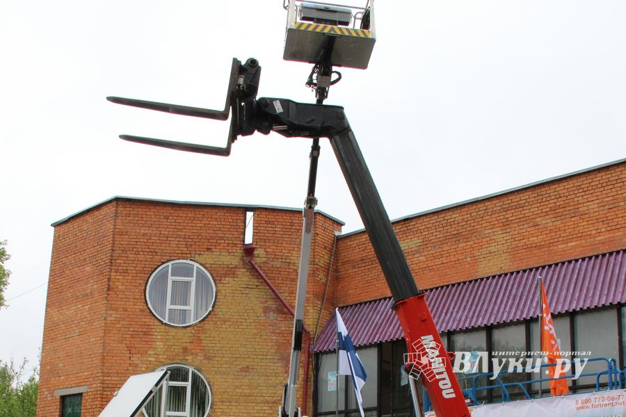 В Пскове проходит 22-ая универсальная выставка (фото)