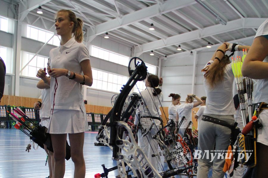 В Великих Луках стартовали всероссийские соревнования лучников (фото)