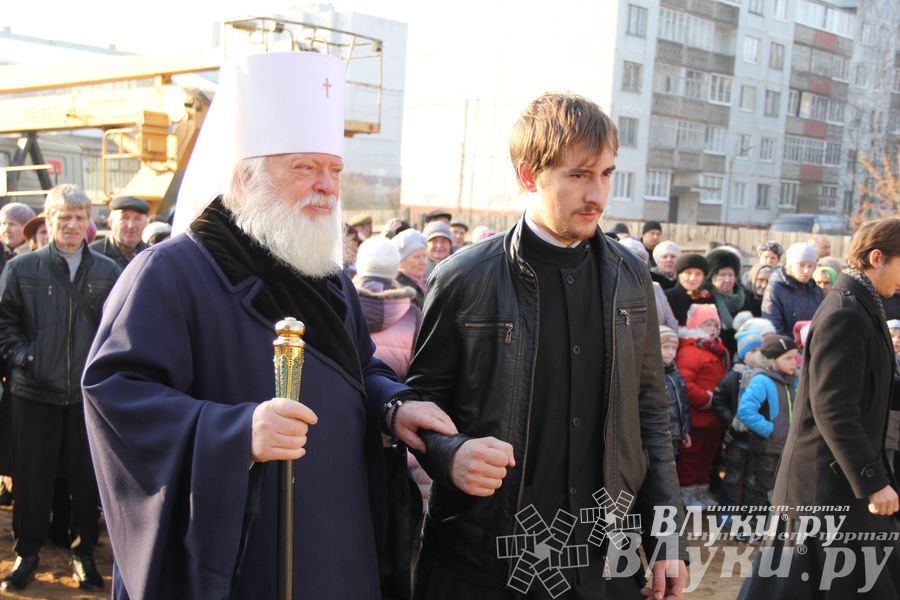 У храма святителя Тихона теперь есть освященные кресты