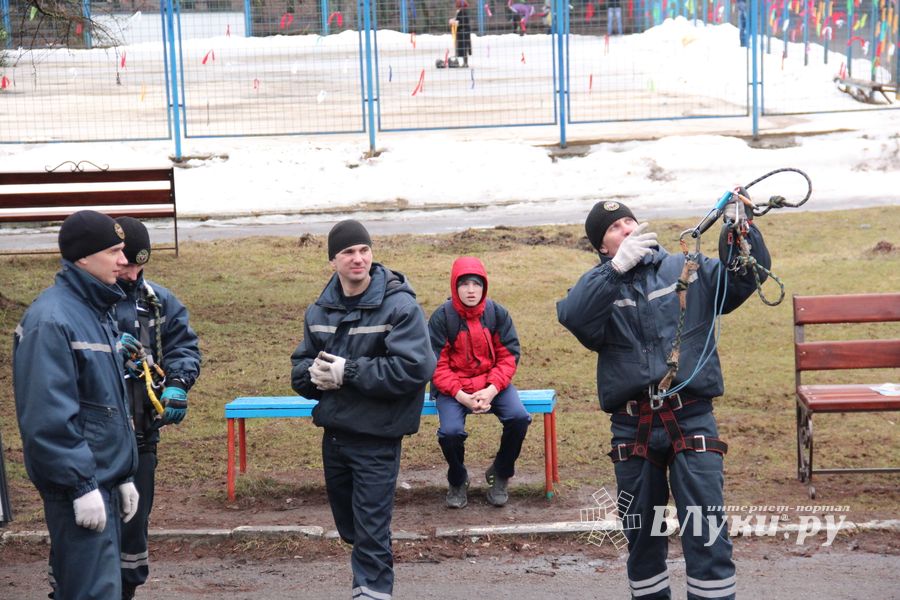 В Великих Луках в Парке культуры и отдыха полным ходом идёт подготовка празднования Масленицы (фото)