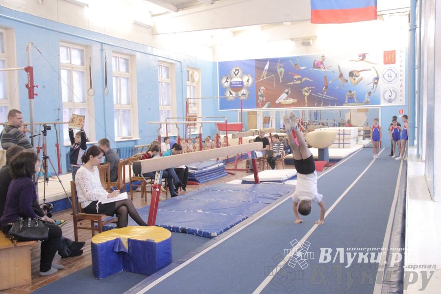 Соревнования по гимнастике посвятили освобождению Великих Лук