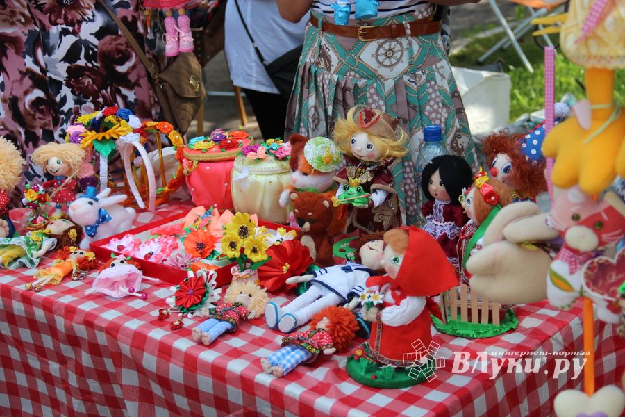 В городском парке Великих Лук прошёл День мороженого