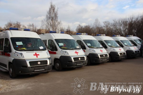 Великие Луки получили 8 новых машин скорой помощи (фото)