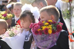 В Великих Луках торжественно встретили День знаний (ФОТО)