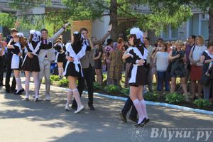 В Великих Луках прозвенели «Последние звонки»