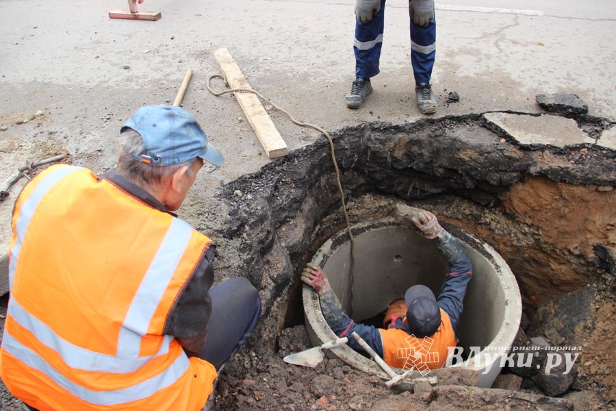 На проспекте Гагарина ремонтируют ливневую канализацию (ФОТО)