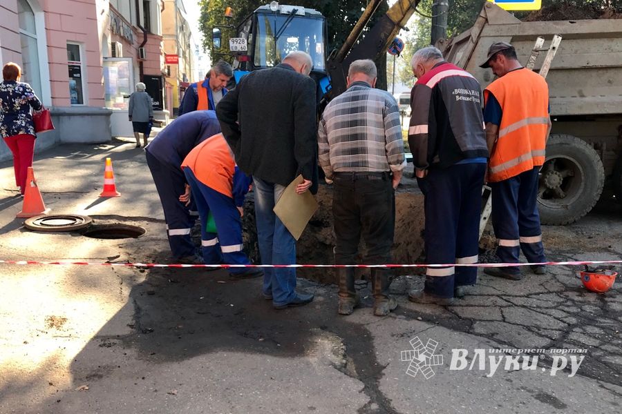 На пр-те Ленина произошёл прорыв трубы водоснабжения (ФОТО)