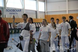 В Великих Луках состоялось открытие Чемпионата России по стрельбе из блочного и классического лука (фото)