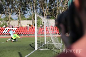 В Великих Луках состоялся матч Первенства СЗФО по футболу между командами «Луки-Энергия» и «Химик»