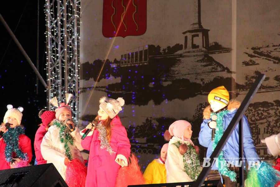 Дождик не помешал открытию городской ёлки (ФОТО)