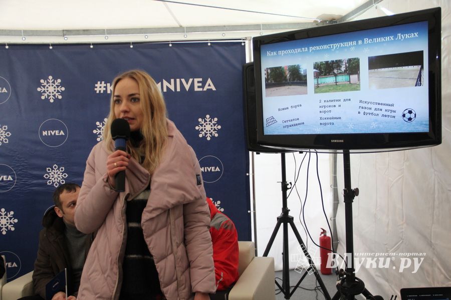 В Великих Луках появился новый каток (ФОТО)