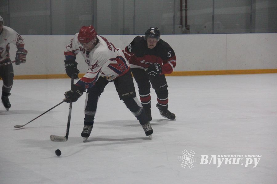 В Великих Луках прошёл первый матч Кубка Псковской области по хоккею (ФОТО)