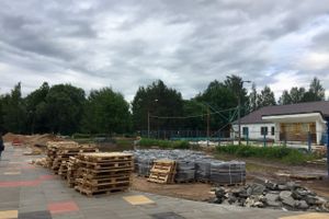 В Великих Луках убрали старое колесо обозрения (ФОТО)