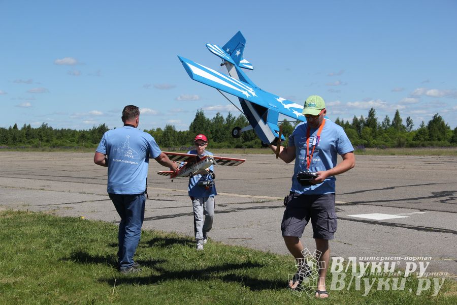 В Великих Луках прошел Фестиваль авиамодельного спорта (фото)
