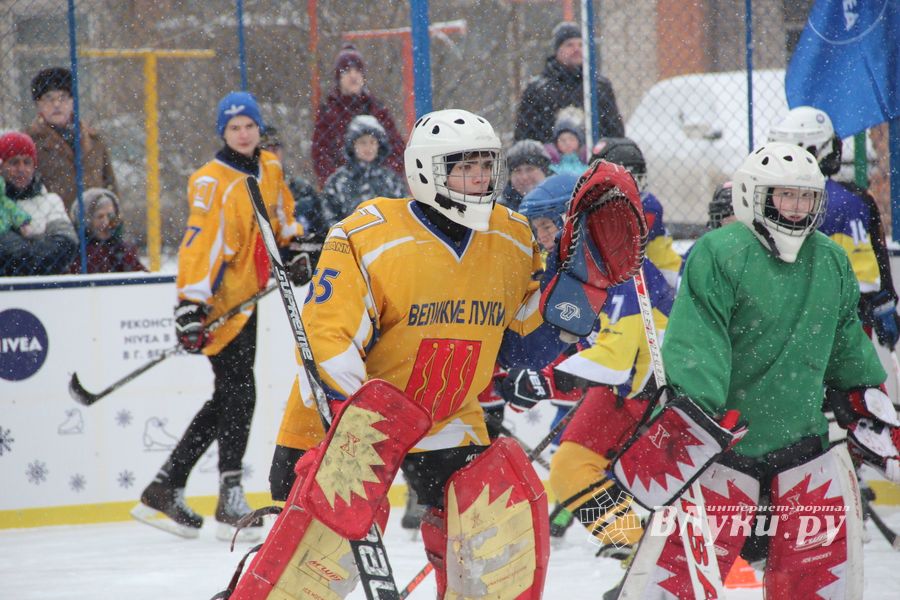 В Великих Луках появился новый каток (ФОТО)