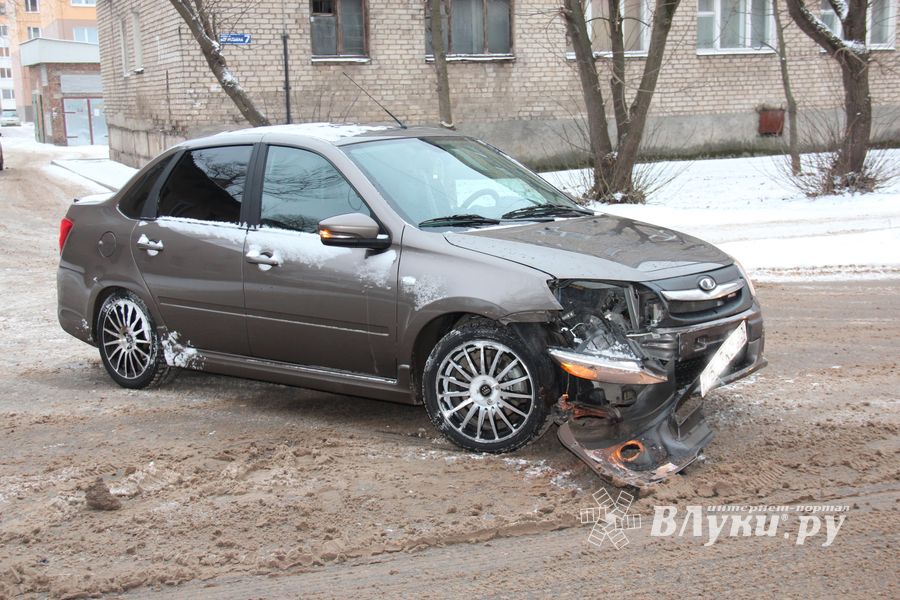 Очередное ДТП произошло в Великих Луках (ФОТО)