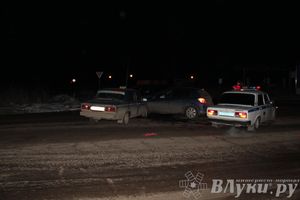 В Великих Луках столкнулись Опель и такси, есть пострадавшие (ФОТО)