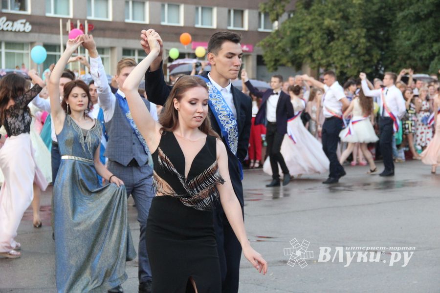 Великолукской «Бригантине» пришлось поплавать под дождём (ФОТО)