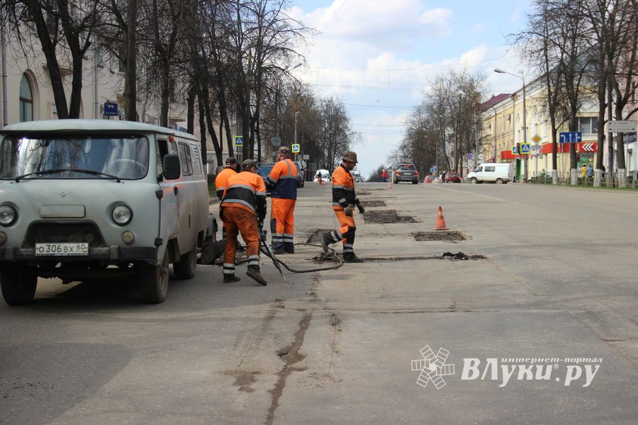 Водителей-великолучан просят быть повнимательнее на проспекте Ленина (ФОТО)