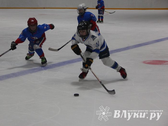 Детский турнир по хоккею прошел в Великих Луках (ФОТО)