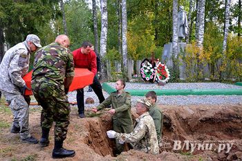 В Псковской области перезахоронили останки 92 советских воинов (фото)