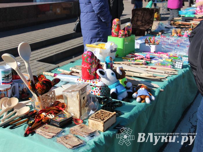 В Великих Луках празднуют День воссоединения Крыма с Россией