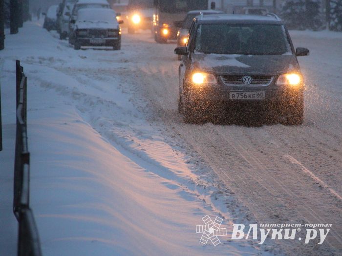 Великие Луки заносит снегом (фото)