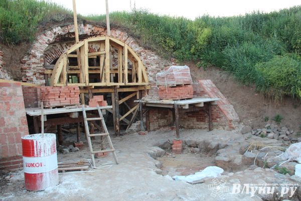 Реконструкция Великолукской крепости продолжается (ФОТО)