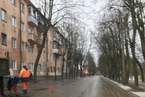 На ул. Пушкина в Великих Луках идет ямочный ремонт (ФОТО)