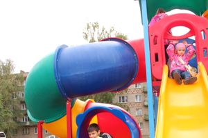 Благоустроенный сквер по улице Жукова начал радовать детей (фото)